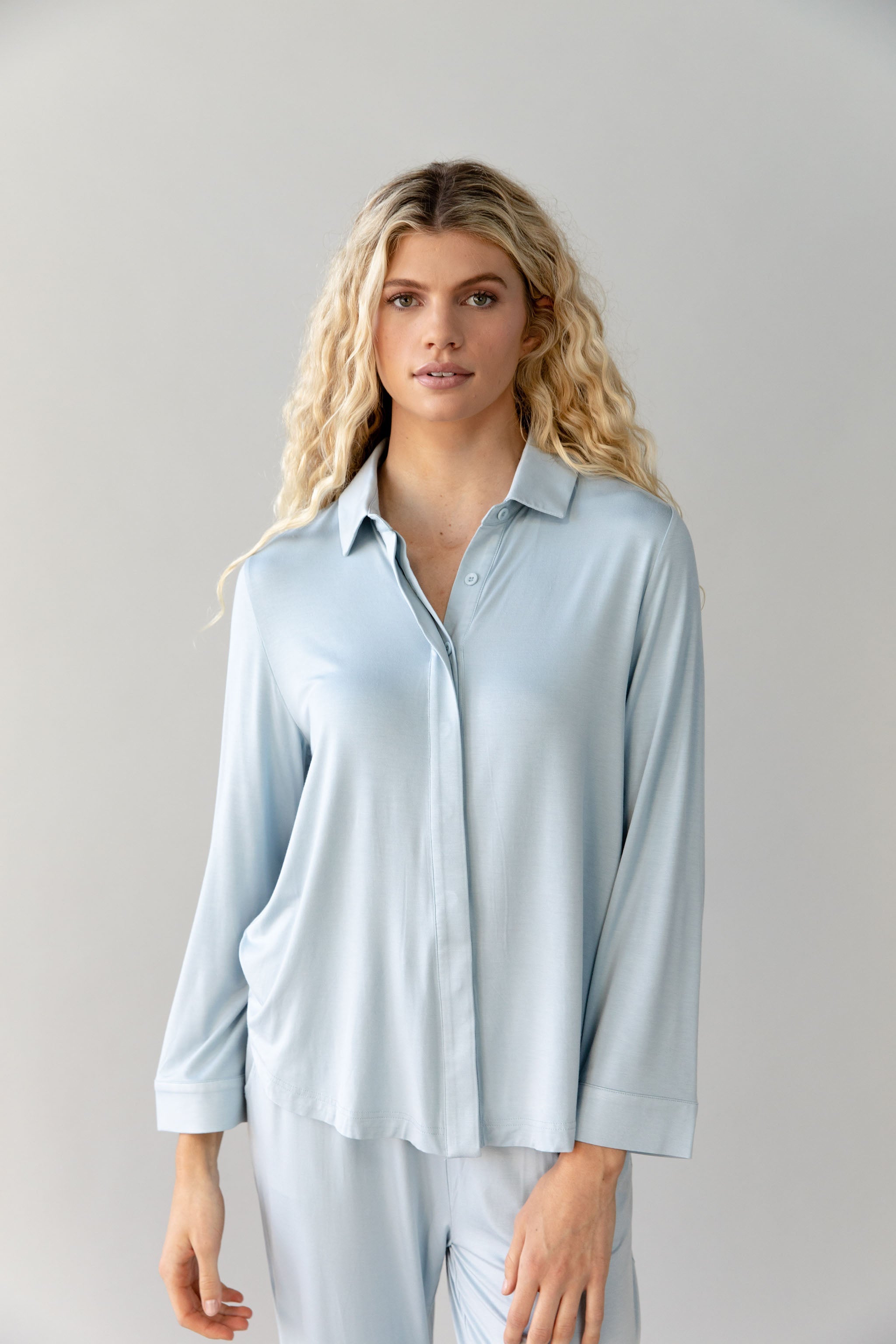Chemise Boutonnée Femme en Bambou Extensible Col Polo Manches Longues – Confort Ultime