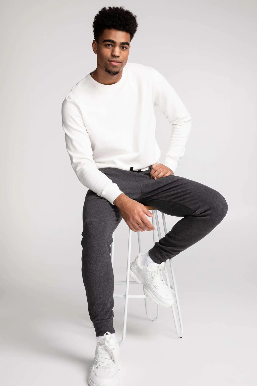 Chandail Unisexe Coton Ouaté Doux Col Rond Uni Confort Optimal Style Intemporel Sans Logo