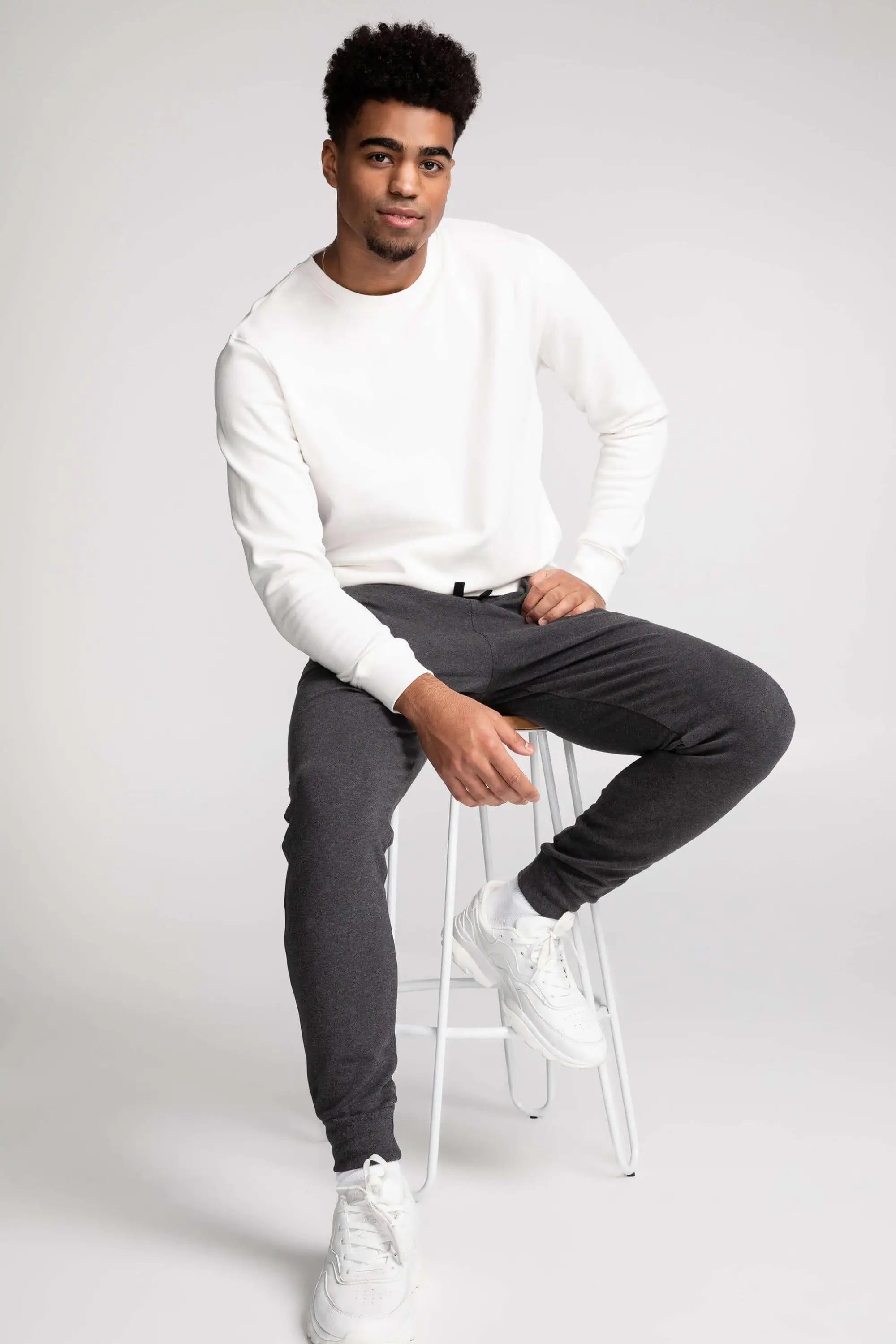 Chandail Unisexe Coton Ouaté Doux Col Rond Uni Confort Optimal Style Intemporel Sans Logo