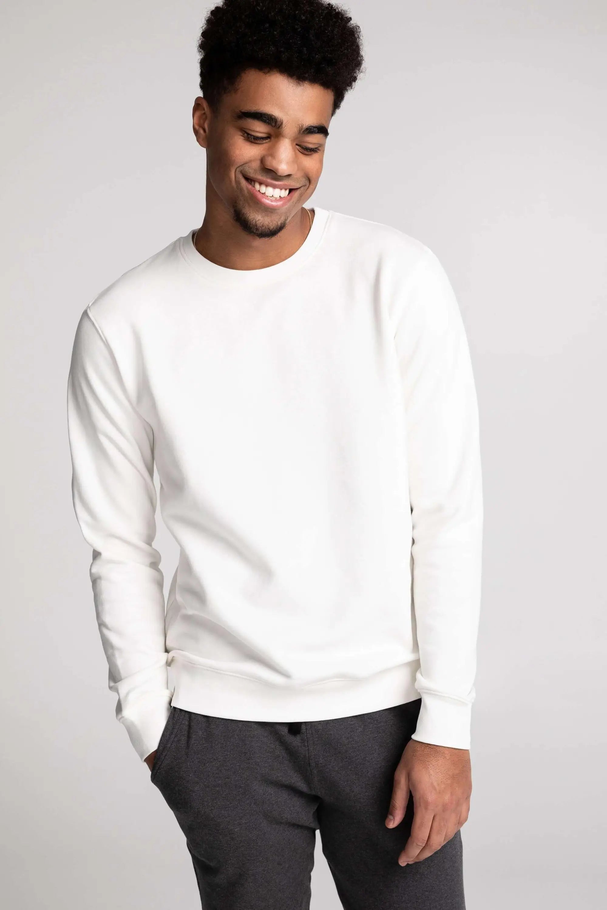 Chandail Unisexe Coton Ouaté Doux Col Rond Uni Confort Optimal Style Intemporel Sans Logo