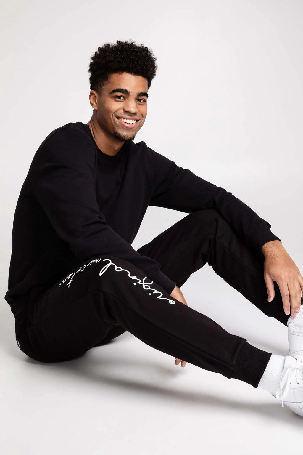 Chandail Unisexe Coton Ouaté Doux Col Rond Uni Confort Optimal Style Intemporel Sans Logo