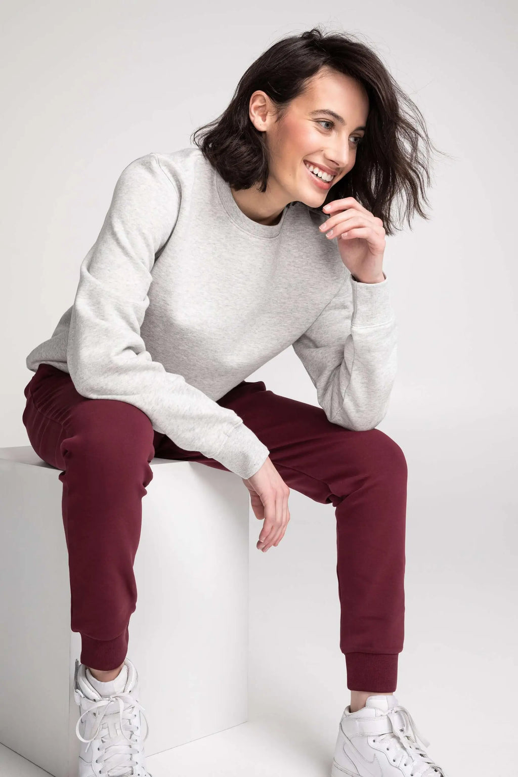 Chandail Unisexe Coton Ouaté Doux Col Rond Uni Confort Optimal Style Intemporel Sans Logo