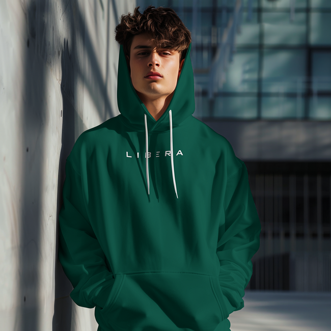 Sweat à Capuche Homme Cityscape 2.0 LIBERA – Douceur Suprême et Style Moderne Vert Sapin Hover Image